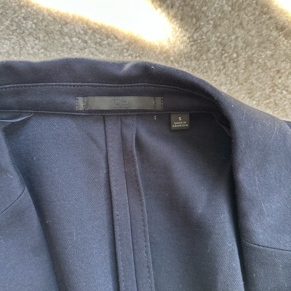 Uniqlo Navy Blazer - Picture 4 of 4